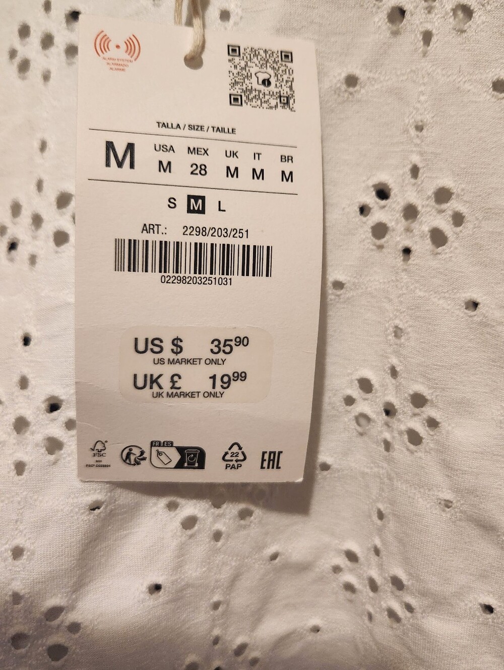 NWT Zara SIZE MEDIUM White Eyelet Puff Sleeve Top - Picture 3 of 5